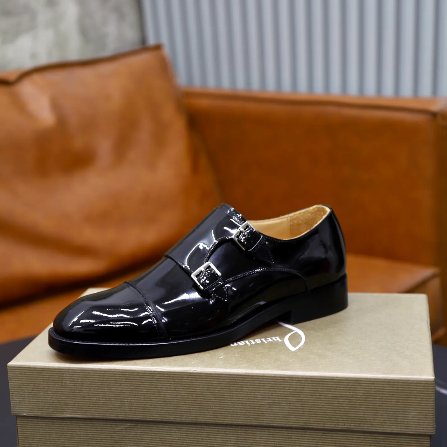 Ex-factory price: 620💰Christia*.Loubouti*🆑High-end men’s business formal leather shoes | Classic red sole shoes | Original imported first-layer cowhide | Water-dyed cowhide lining | Italian imported red rubber outsole | High-end luxury | Perfect interpretation of fashion, sunshine, style, suitable for various occasions Size: 39-44 (38.45 custom-made)